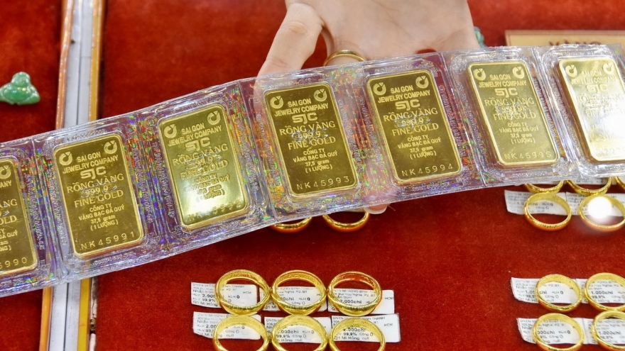 Gold ring prices reach new peak, move equal to gold bar prices for first time